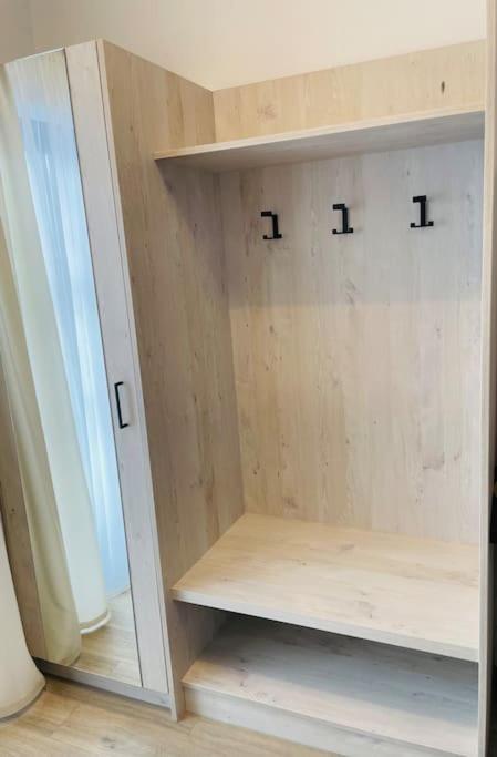 Fewo 20 - Appartement Im Rottalblick - Youngmodern Wohnen Mit Bademantelgang Zur Therme, Tv, Balkon Und Persoenlichem Gaesteempfang Von Astarte Estate Бад-Грісбах Екстер'єр фото